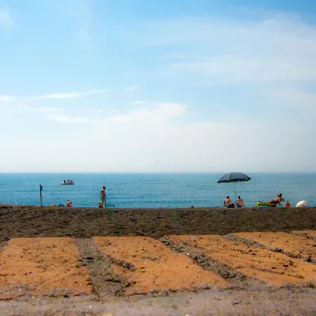 Old Style By The Sea, Roof Terrace With Heated Pool, Outdoor Kitchen, Ladispoli Apartamento