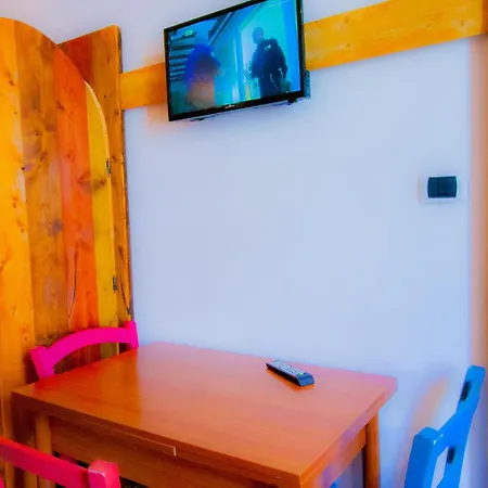 Old Style By The Sea With Heated Pool, Ladispoli, Rome Apartment *