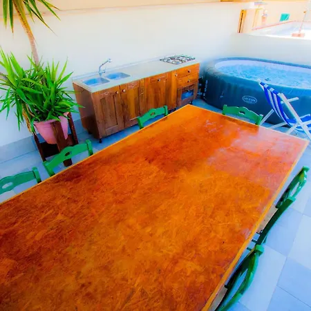 Old Style By The Sea With Heated Pool, Ladispoli, Rome