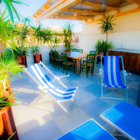 Old Style By The Sea With Heated Pool, Ladispoli, Rome Apartment