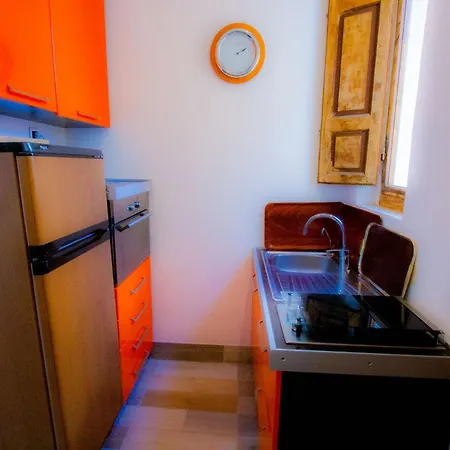 Old Style By The Sea With Heated Pool, Ladispoli, Rome Apartment